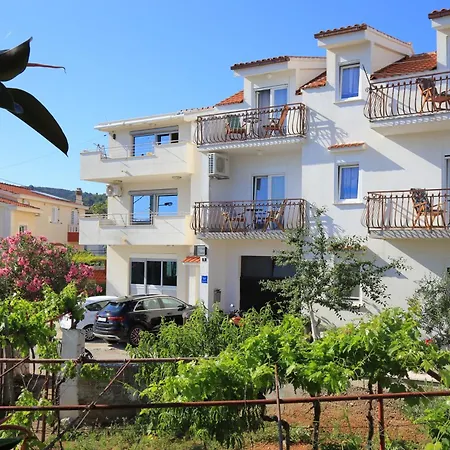 Apartamento By The Sea Slatine, Ciovo - 24266